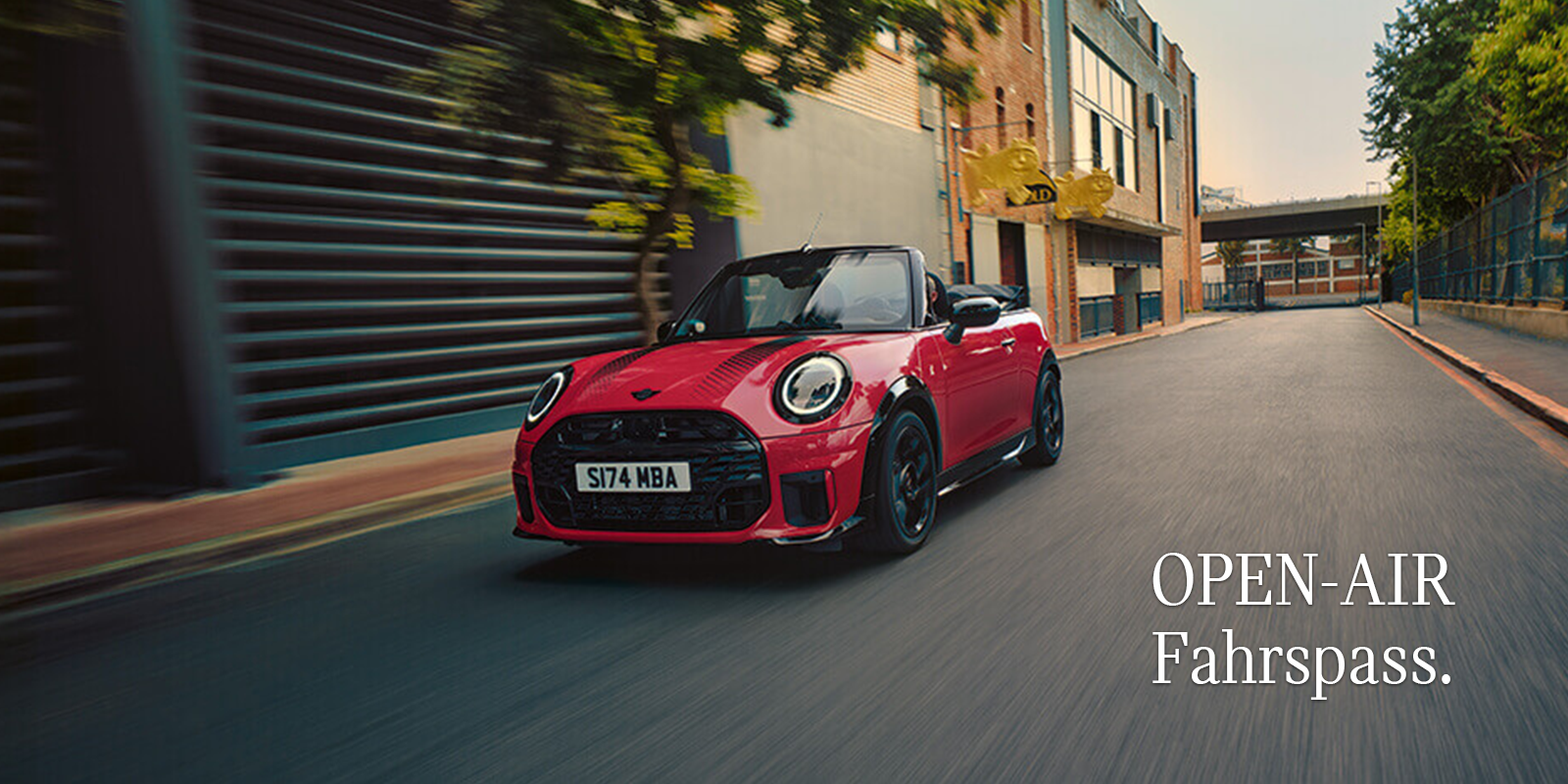 Das MINI Cooper Cabrio. Fahrspaß bei offenem Verdeck.